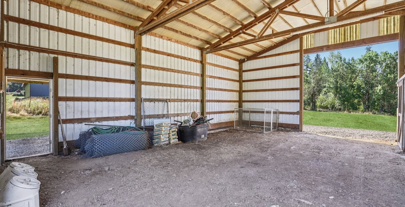 413 19 web or mls Left Driveway 2507 015