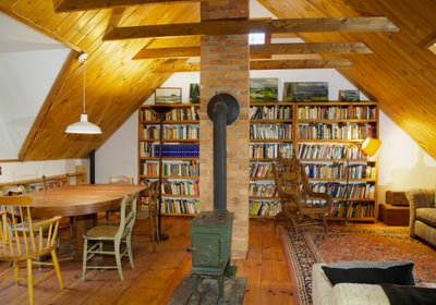 691 Family room 3