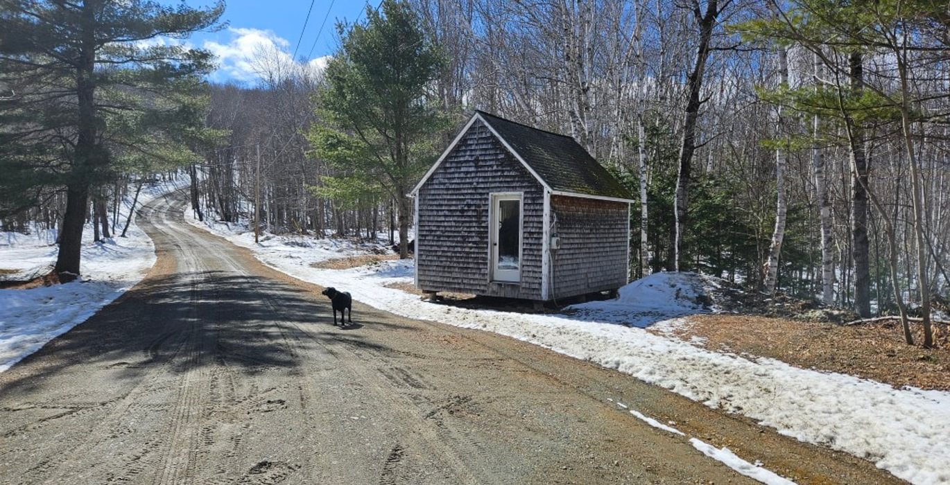 711 Driveway with shed