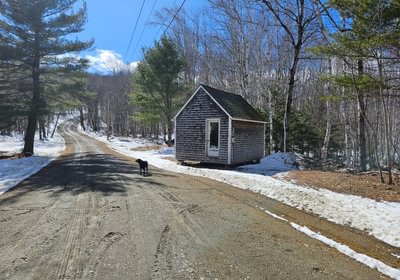 711 Driveway with shed