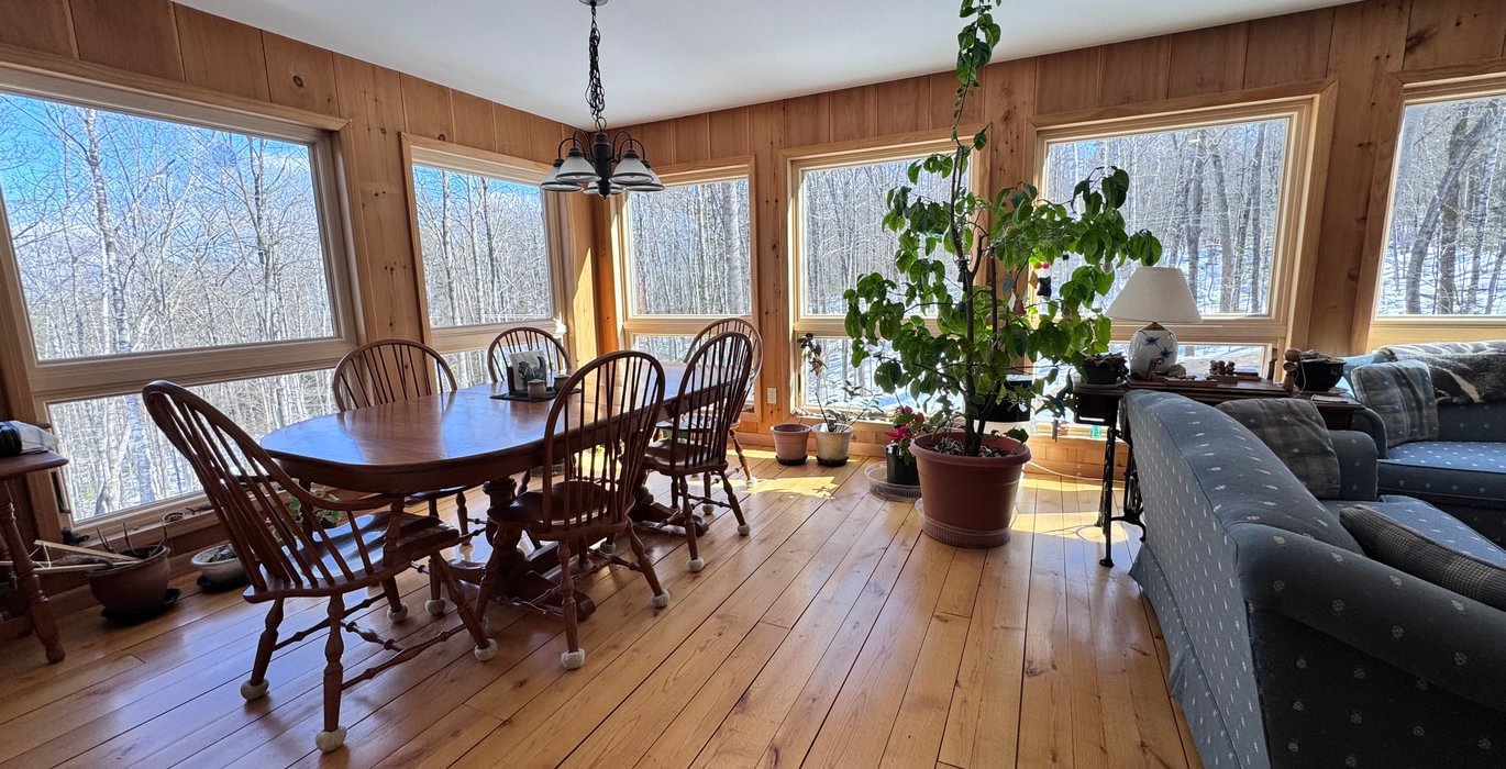 76 dining area