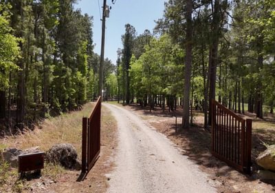 823 AFM Flat Creek Farm Photo Gate 1
