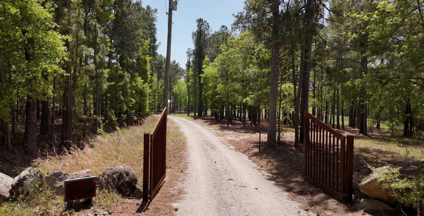 823 AFM Flat Creek Farm Photo Gate 1