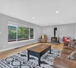 825 Interior 2