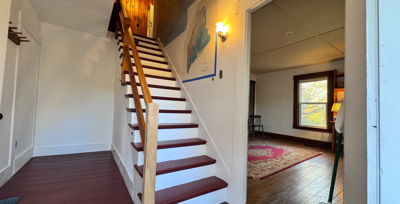 84 entrystair case