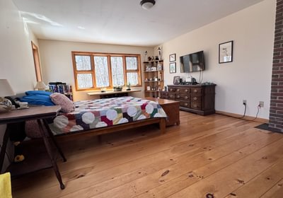 946 master bedroom