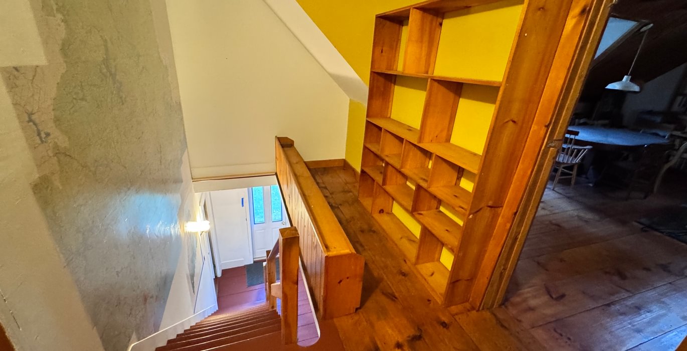 143 entry staircase 2nd floor