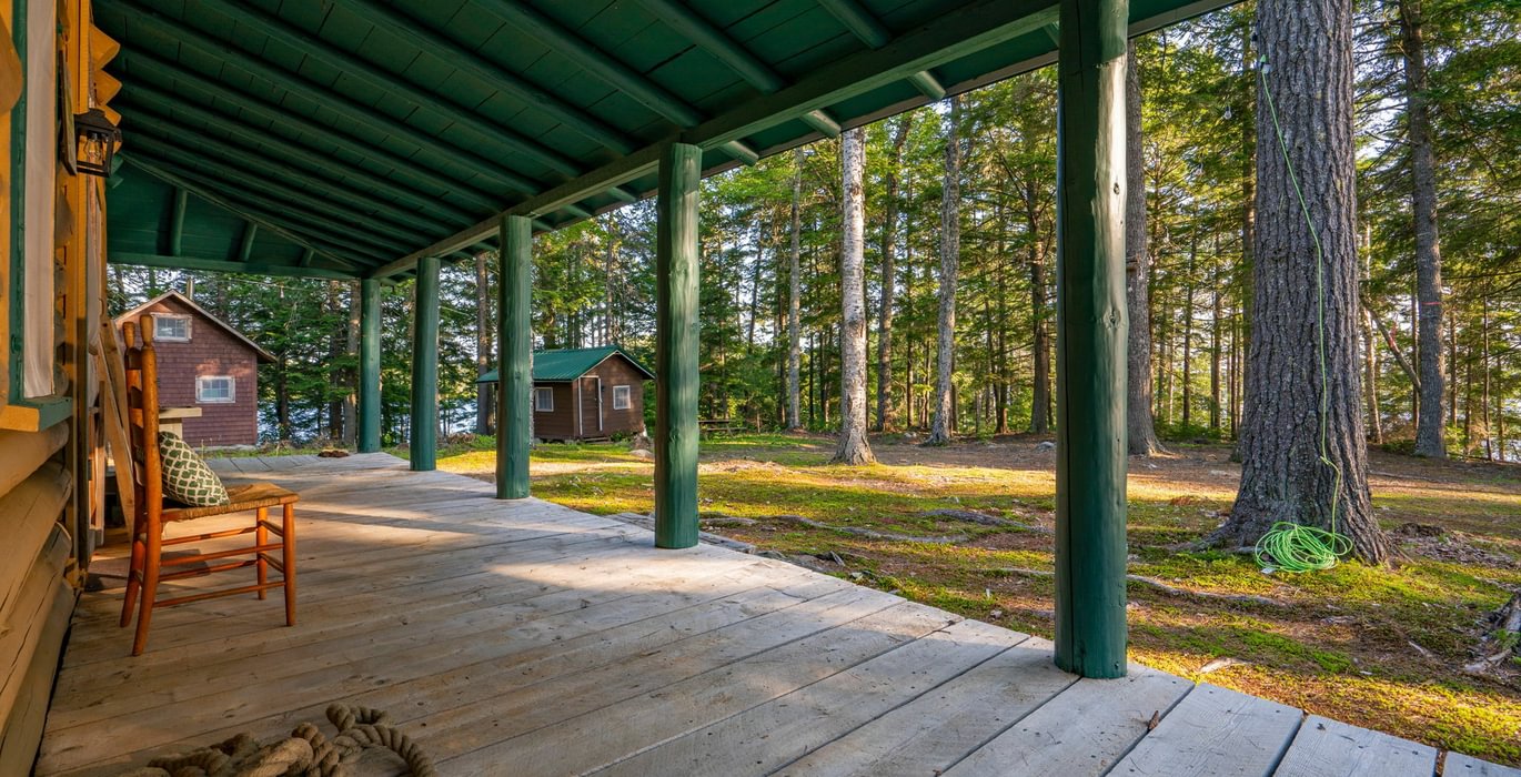 Butterfield Lodge covered porch 2