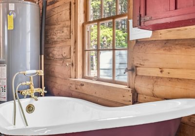 Butterfield Lodge claw tub close up