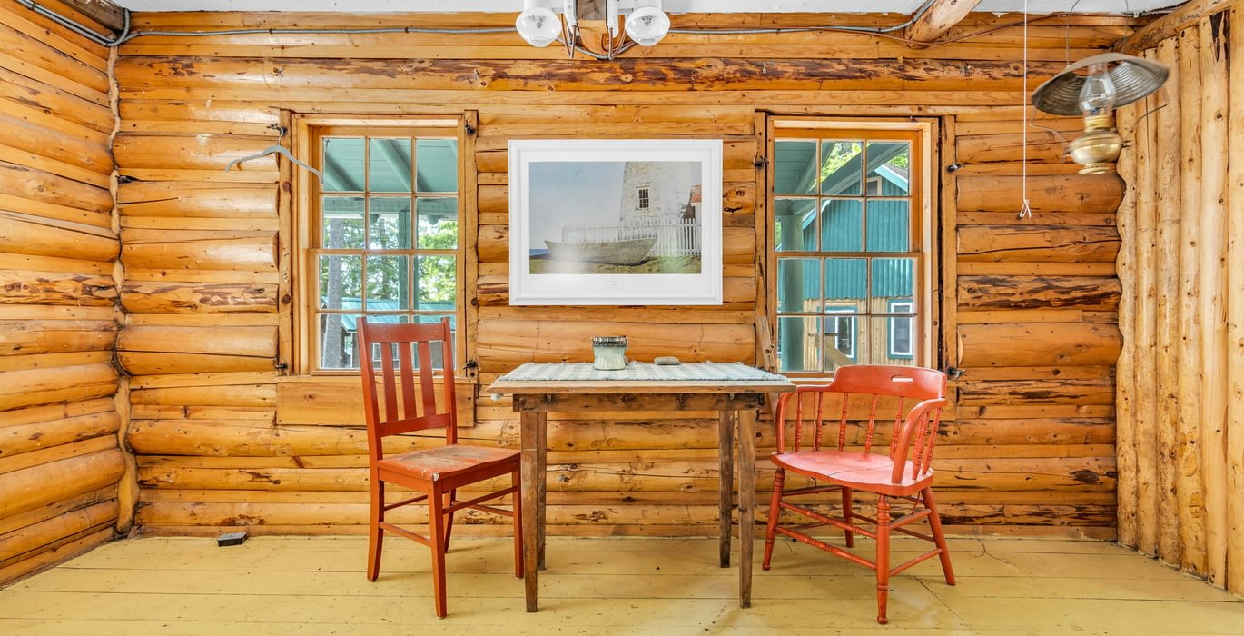 Butterfield Lodge dininggame table