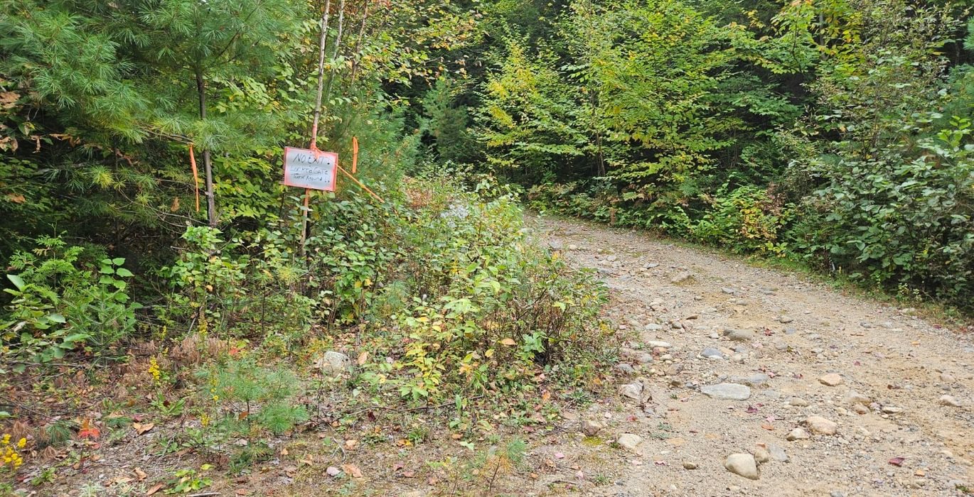 ROW very close to lot Gate mentioned in sign is after lot