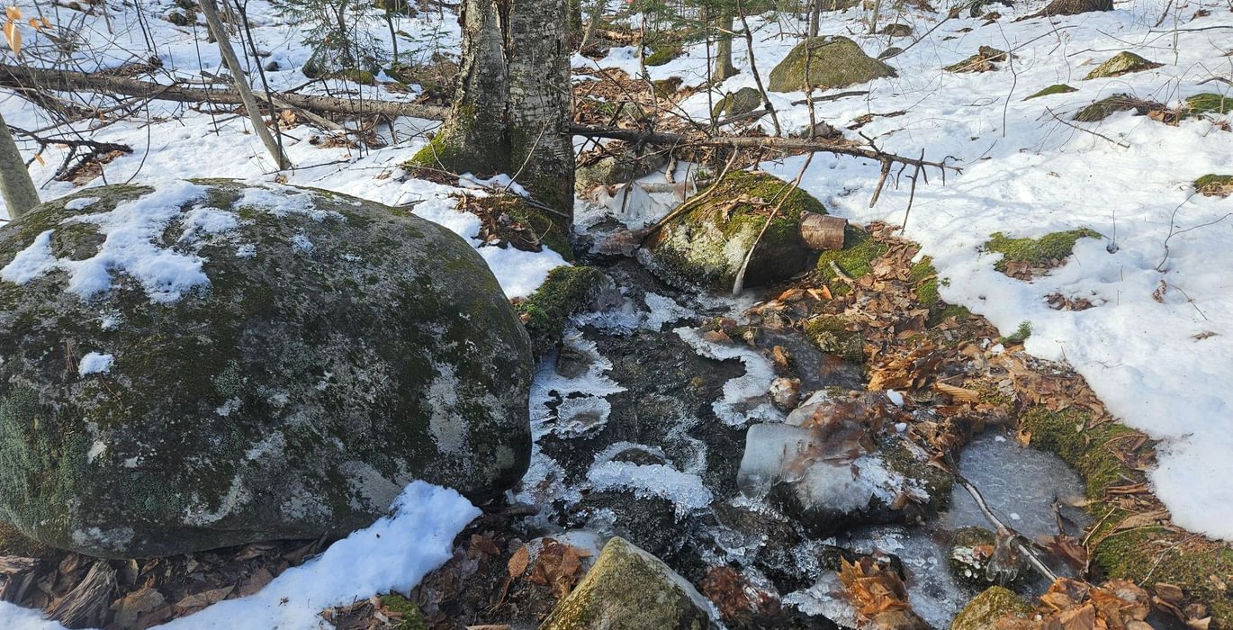 Stream along boundary