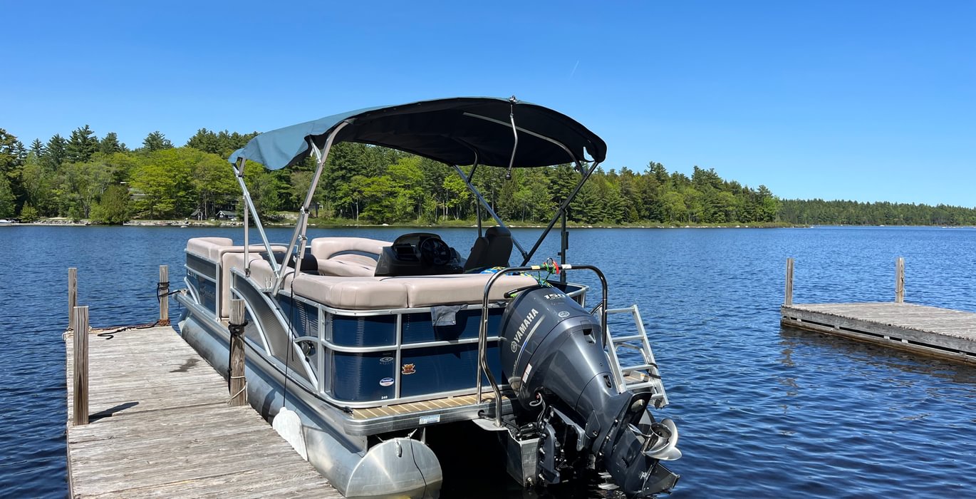 Pontoon boat mainland dock